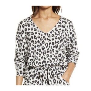 Gibsonlook Women V-Neck Knit Fleece Top Sweater Snow Leopard Print Small